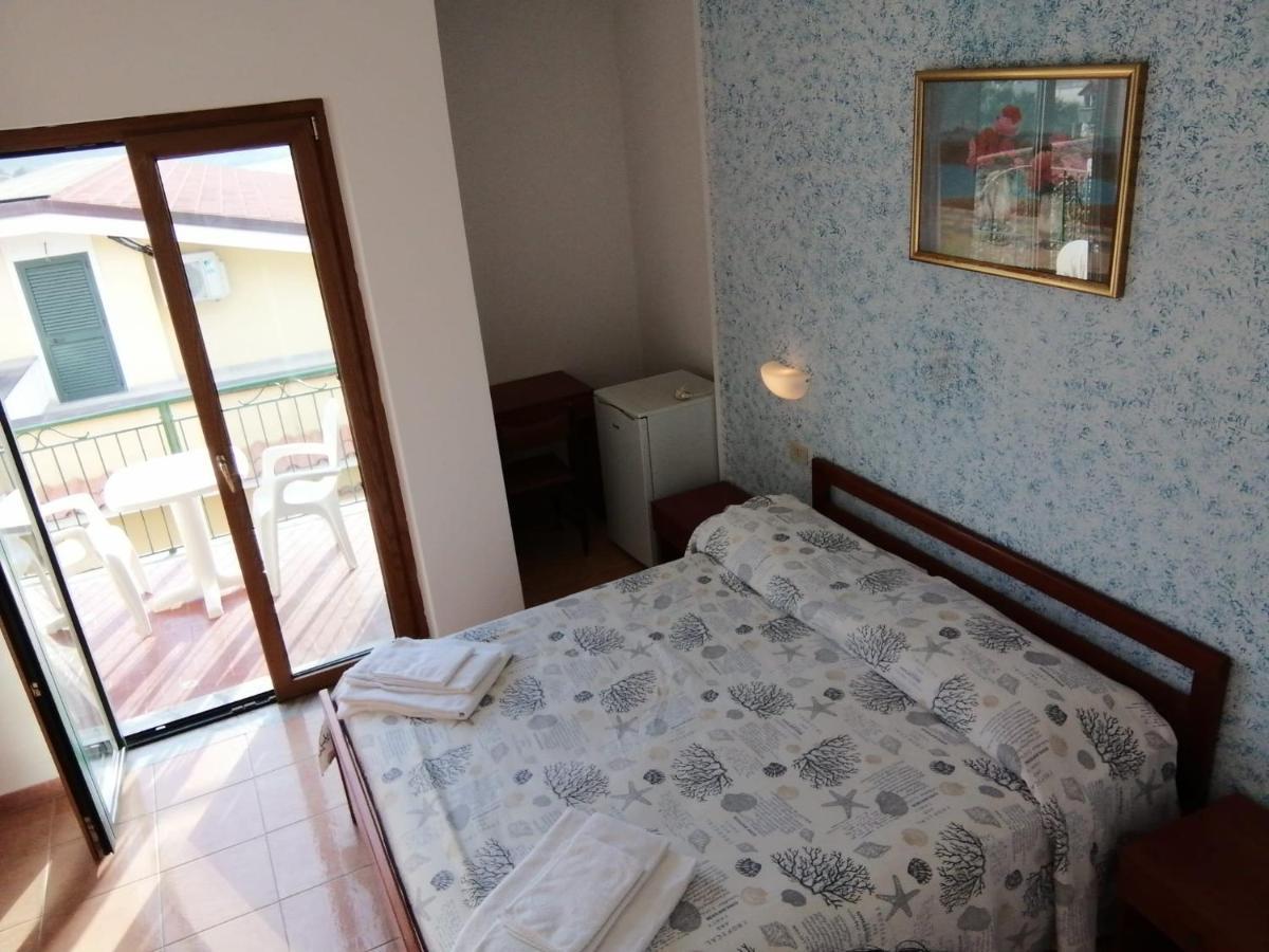 Hotel Parigino Palinuro Zewnętrze zdjęcie
